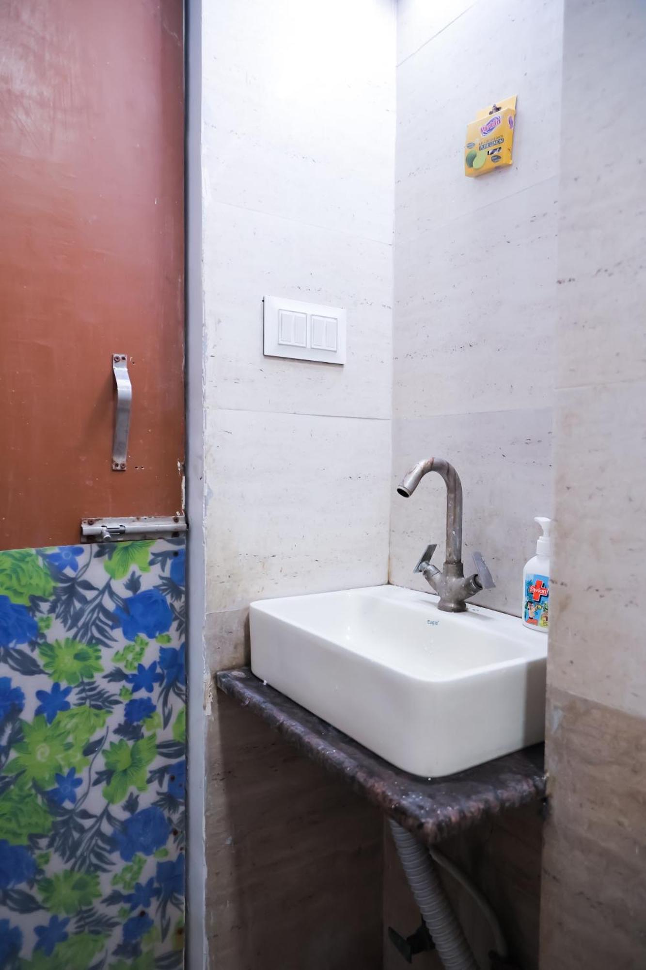Deluxe In Malviya Nagar Hotel 3*